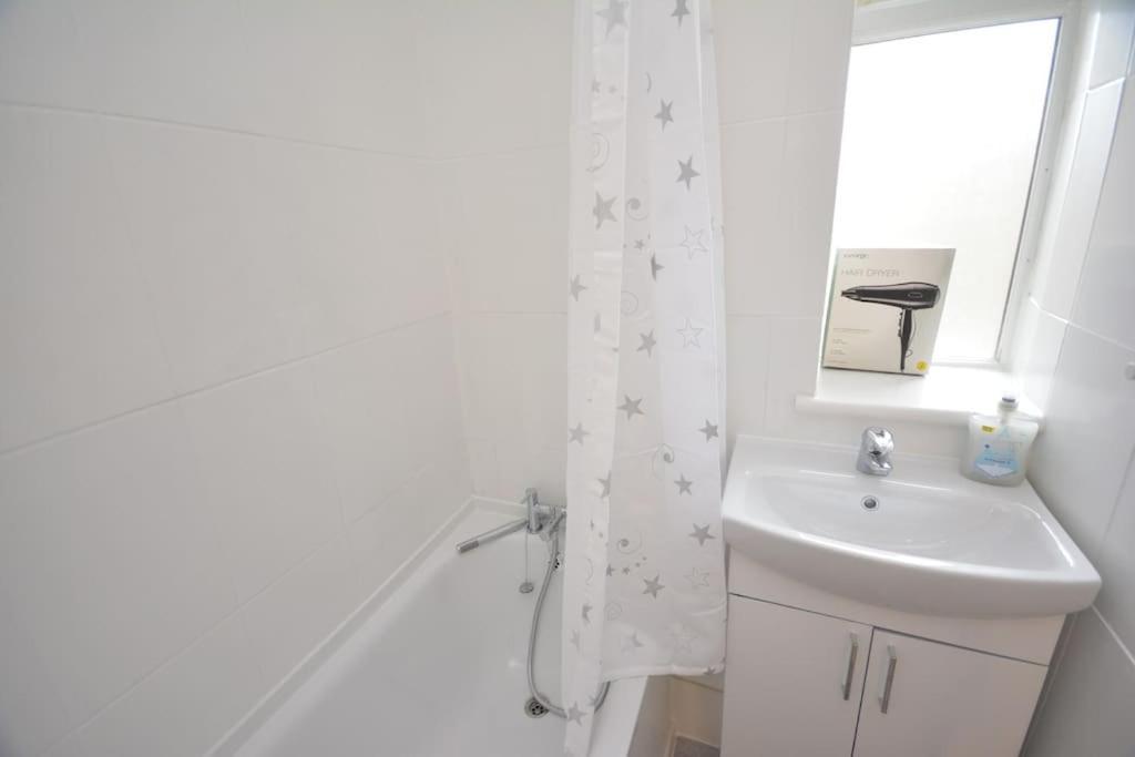 London Zone2 Classic 3 Bedroom Luaran gambar